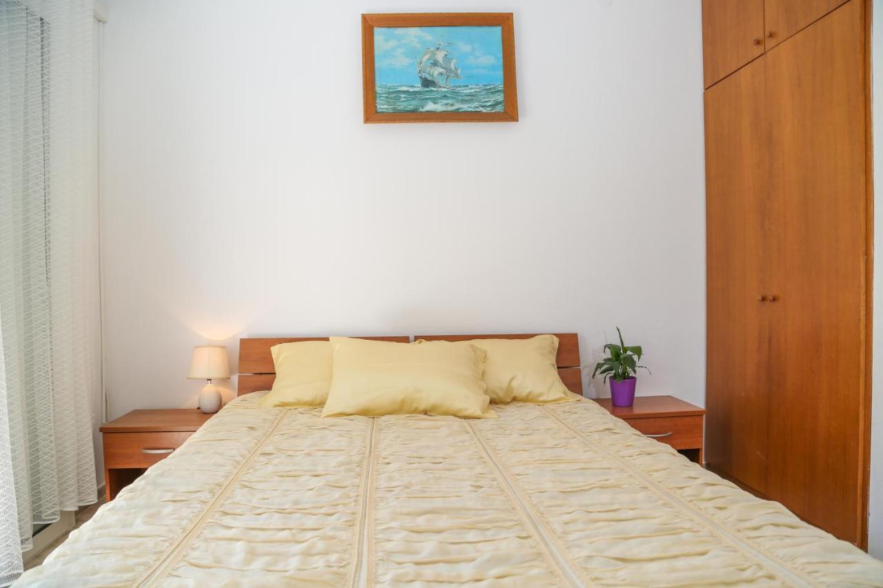 Apartments Butkovic ฮวาร์ ภายนอก รูปภาพ