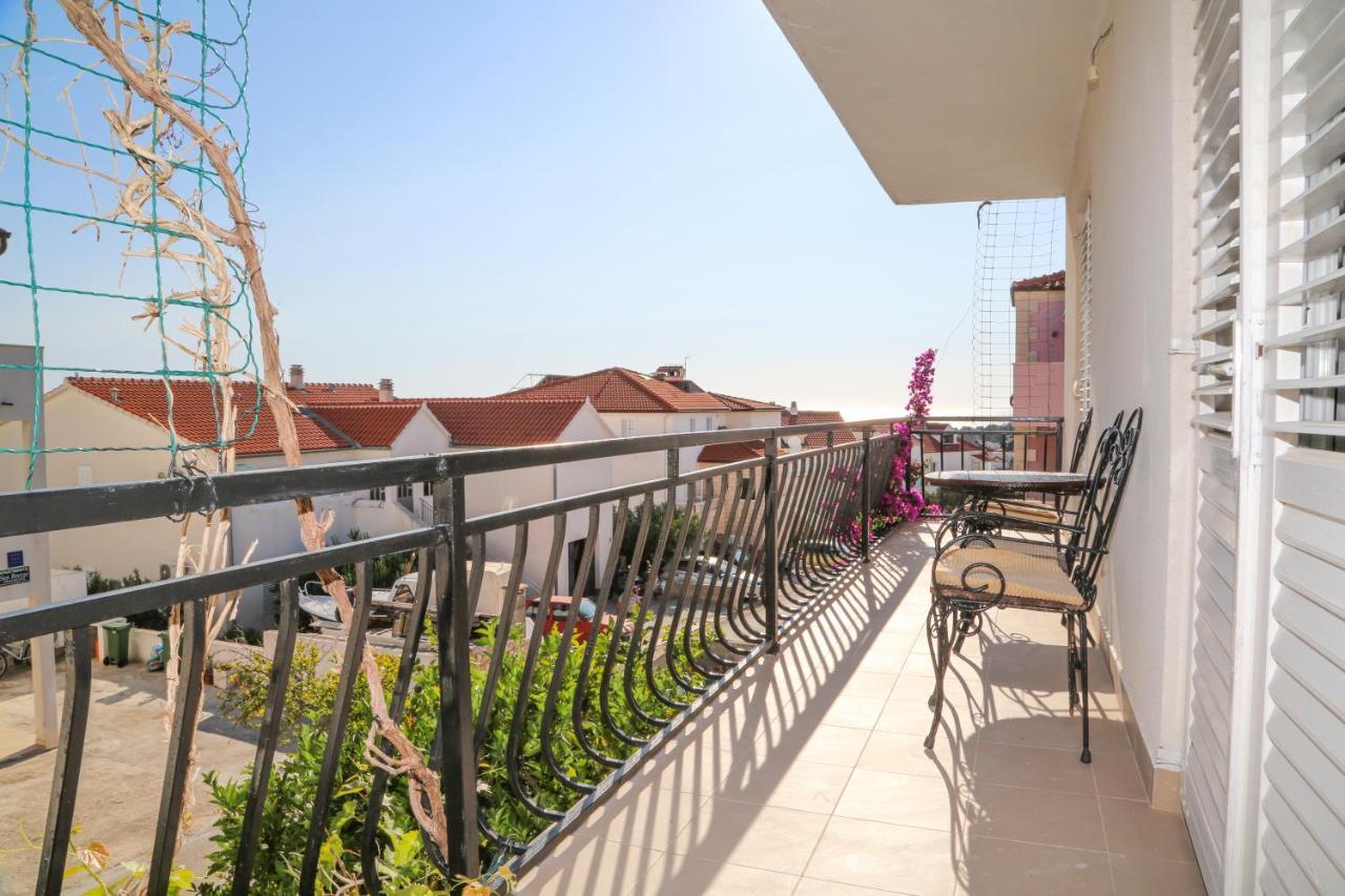 Apartments Butkovic ฮวาร์ ภายนอก รูปภาพ
