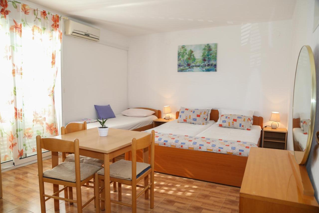 Apartments Butkovic ฮวาร์ ภายนอก รูปภาพ
