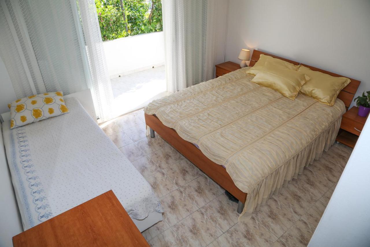 Apartments Butkovic ฮวาร์ ภายนอก รูปภาพ