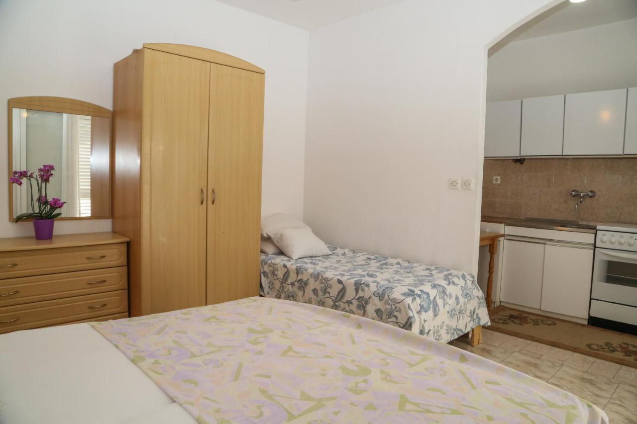 Apartments Butkovic ฮวาร์ ภายนอก รูปภาพ