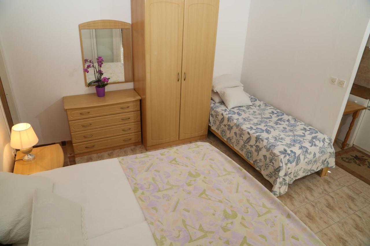 Apartments Butkovic ฮวาร์ ภายนอก รูปภาพ