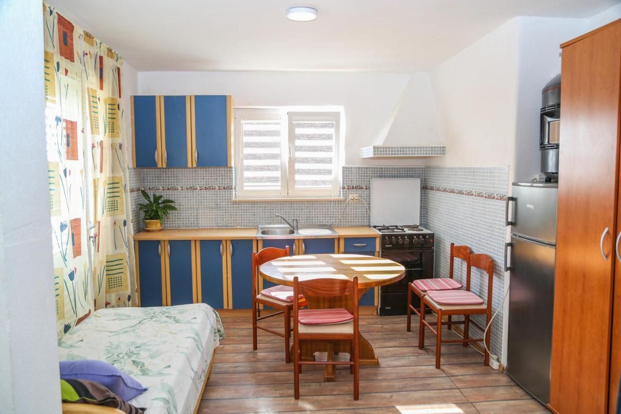 Apartments Butkovic ฮวาร์ ภายนอก รูปภาพ