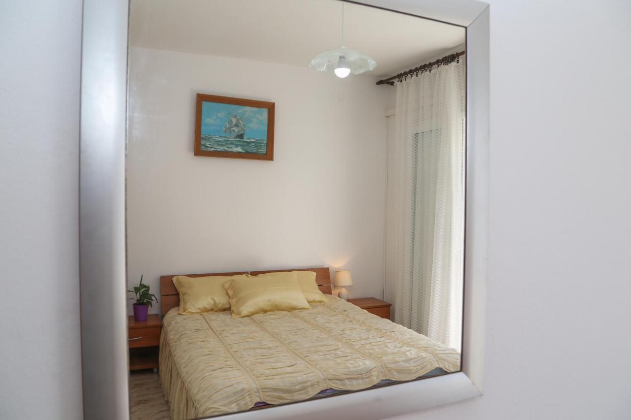 Apartments Butkovic ฮวาร์ ภายนอก รูปภาพ