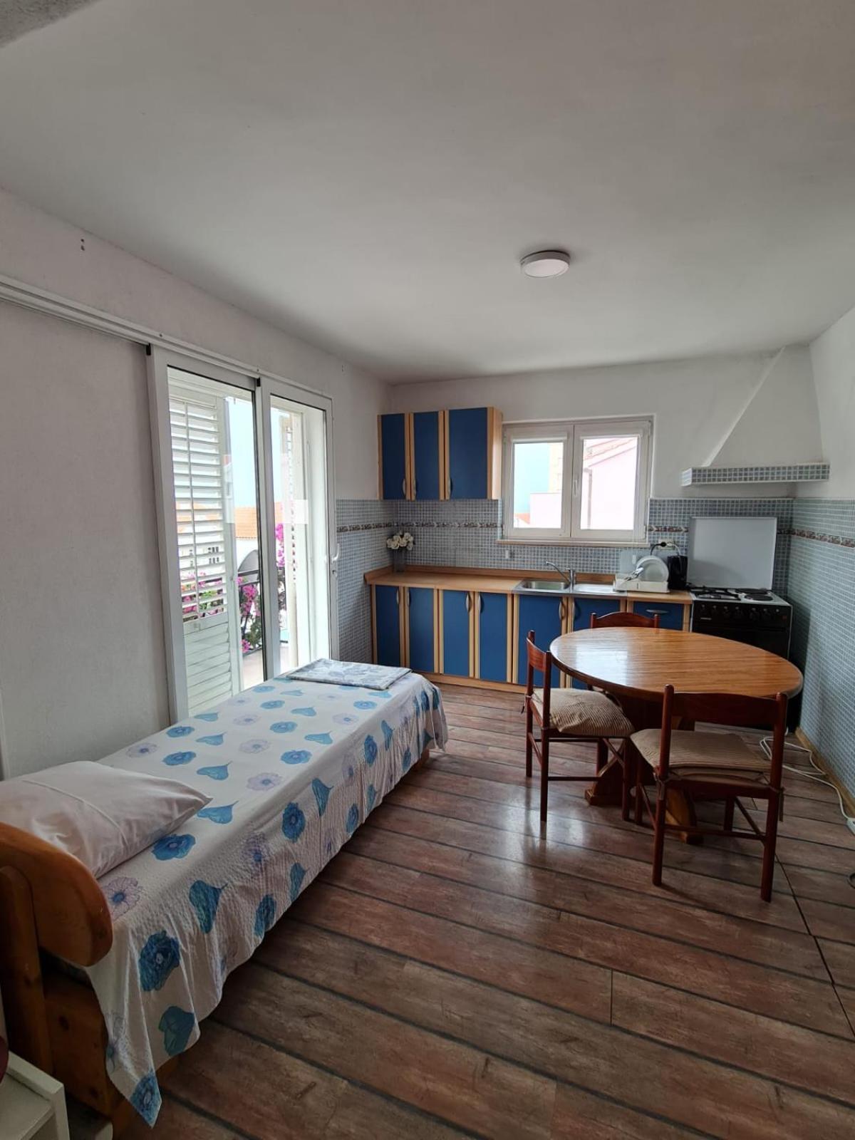 Apartments Butkovic ฮวาร์ ภายนอก รูปภาพ