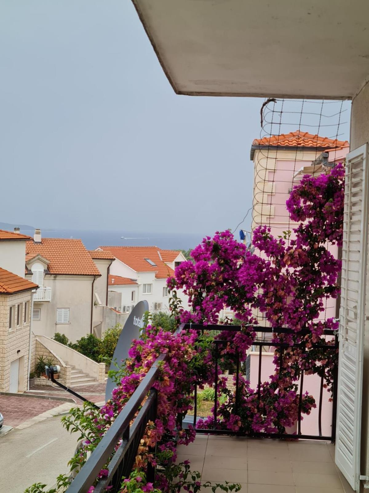 Apartments Butkovic ฮวาร์ ภายนอก รูปภาพ