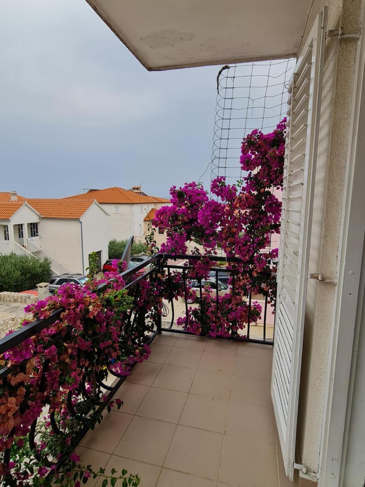 Apartments Butkovic ฮวาร์ ภายนอก รูปภาพ