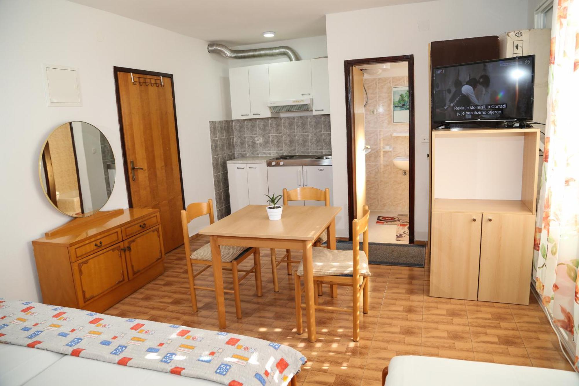 Apartments Butkovic ฮวาร์ ห้อง รูปภาพ