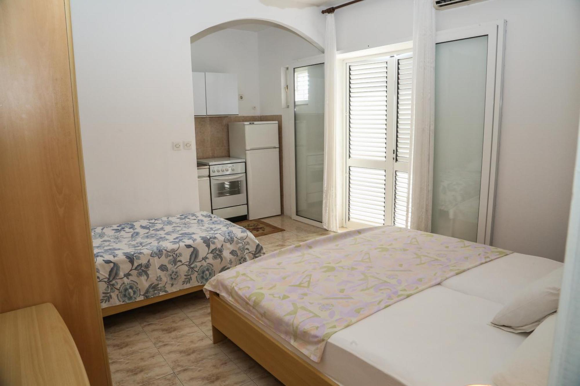 Apartments Butkovic ฮวาร์ ห้อง รูปภาพ
