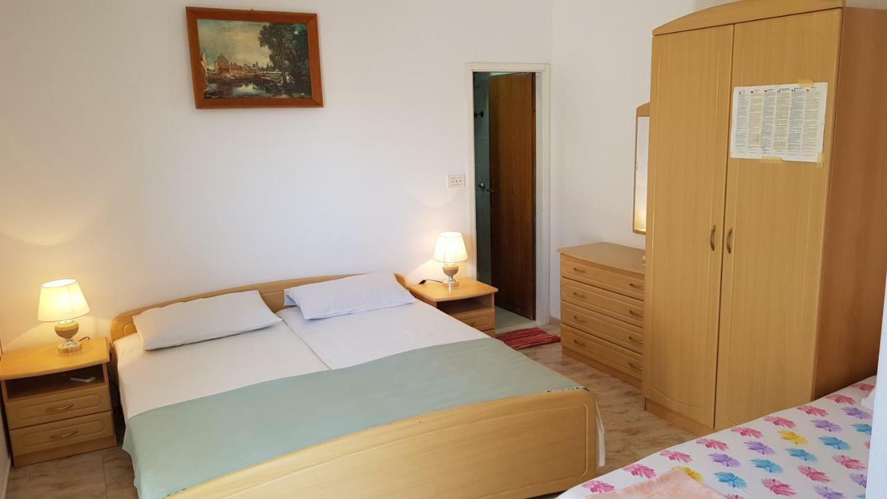 Apartments Butkovic ฮวาร์ ภายนอก รูปภาพ