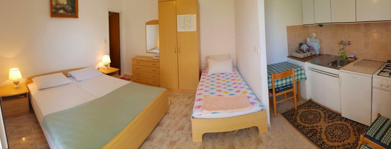 Apartments Butkovic ฮวาร์ ภายนอก รูปภาพ
