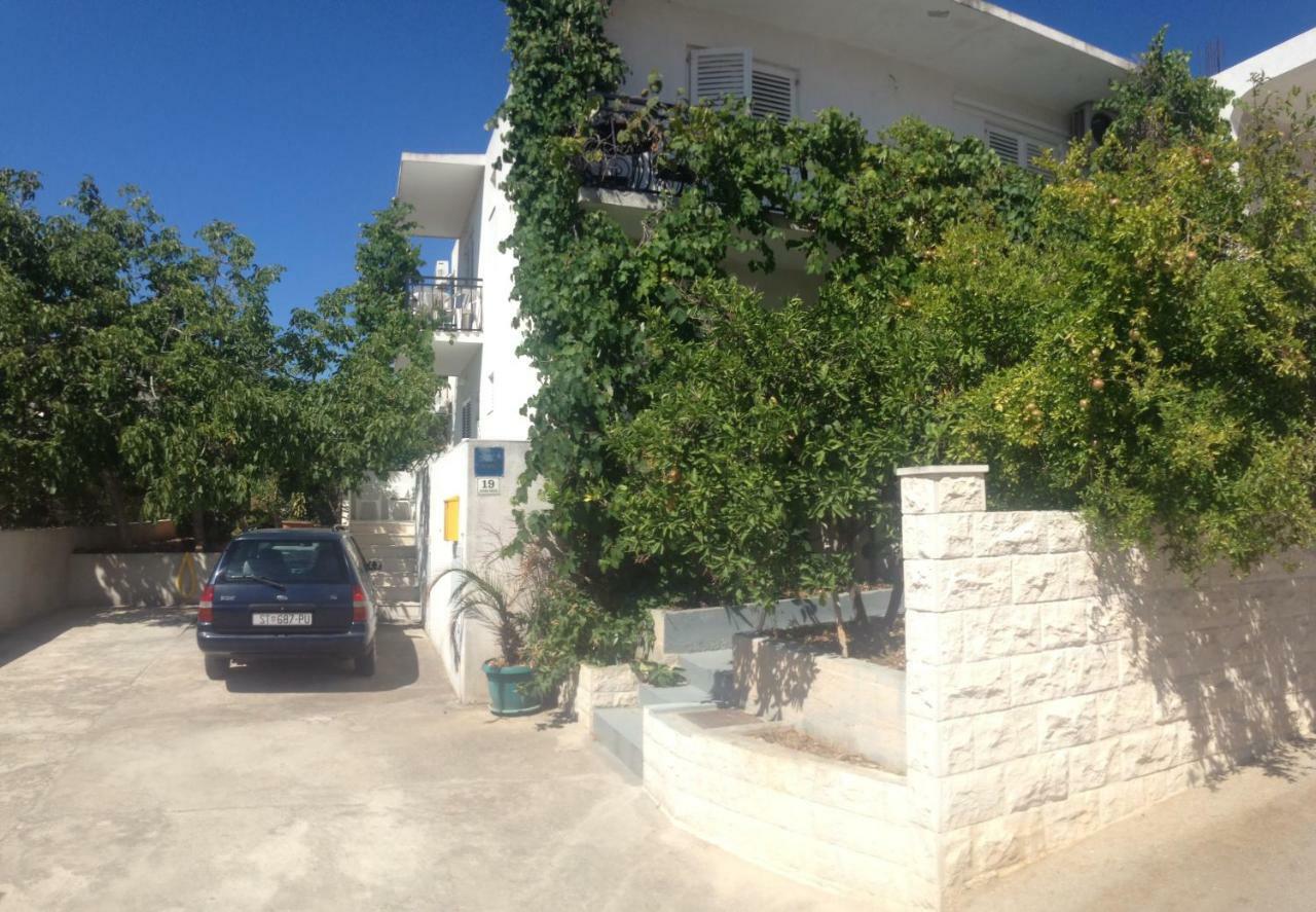 Apartments Butkovic ฮวาร์ ภายนอก รูปภาพ