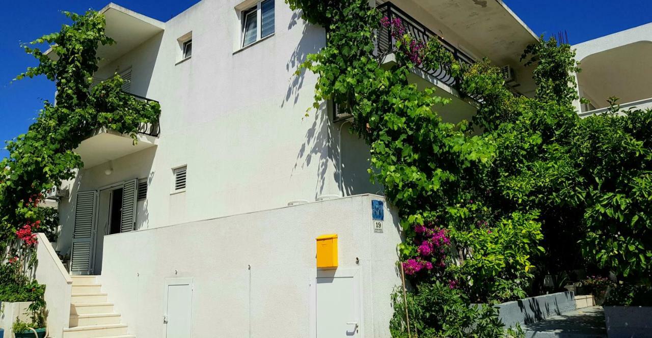 Apartments Butkovic ฮวาร์ ภายนอก รูปภาพ